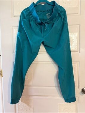 Pandamed scrub with ants size medium. No flaws
